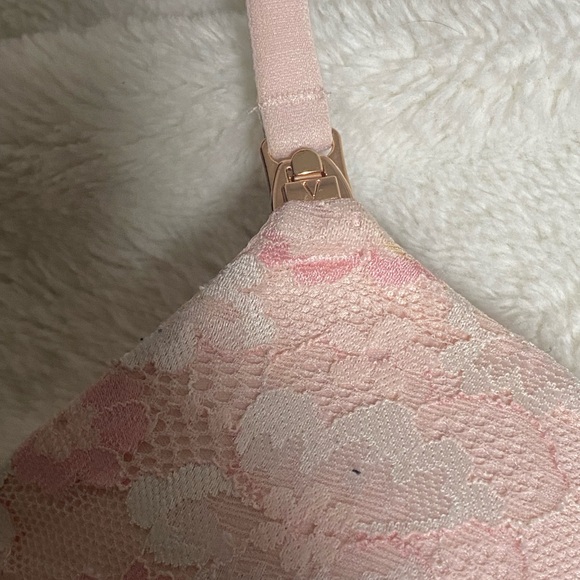 Victoria's Secret Blush Floral Lace Maternity Bra - Picture 5 of 5